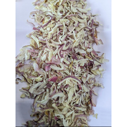 Dehydrated pink onion flakes