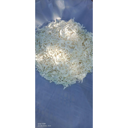 Dehydrated white onion flakes