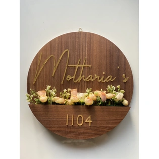 Wooden Floral Basket Nameplate- Circle