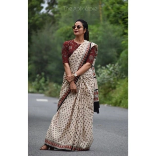 Exquisite White Linen Saree with All-Over Digital Print - Pure Luxury