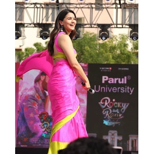 Bollywood Alia Bhatt Pink Digital Printed Georgette Party Wear Saree