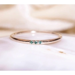 14K Solid Gold Emerald Studded Dainty Ring Stacking Precious Stone Minimalist Ring Inset Round Tiny Emerald handmade Unique Gemstone Ring