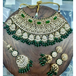 Necklace with earrings and mangtika