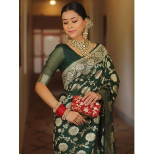 Breathable Organic Banarasi Sarees for Your Dream Wedding Look