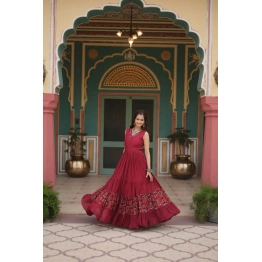 12-Meter Flared Gown: Elegant, Printed, and Adjustable. Perfect Fit for All