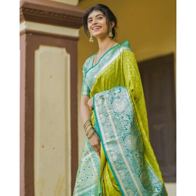 Soft Banarasi Silk Saree: Elegant and Lightweight