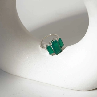 3 Bagget light emerald gemstone ring