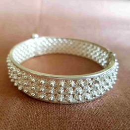 Gonasika Night Jasmine chur - Silver filigree wide bangle