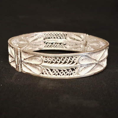 Gonasika Malati Petals chur - Silver filigree wide bangle