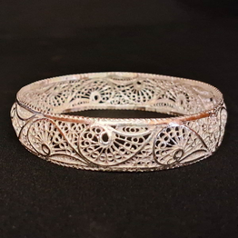 Gonasika Rangoli - Silver filigree wide bangle