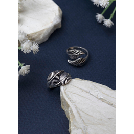 Gonasika Leaf oxidised Toe Ring